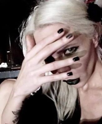 Джулия Ванг